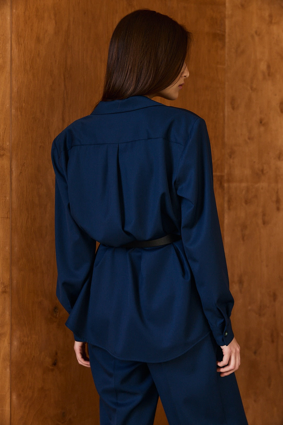 V-neckline Shirt in Wool and Silk