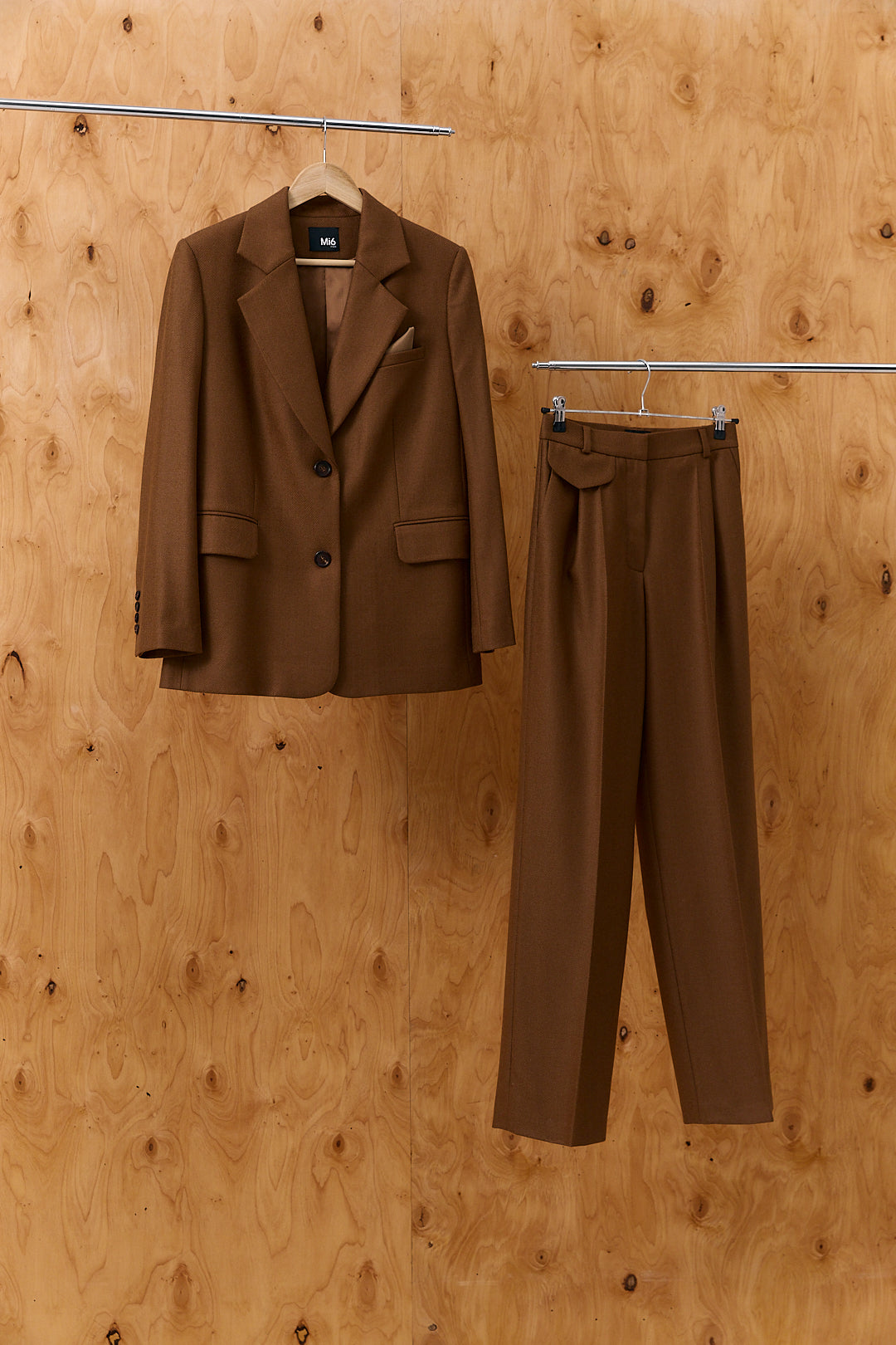 Camel suit in Wool and Cashmere